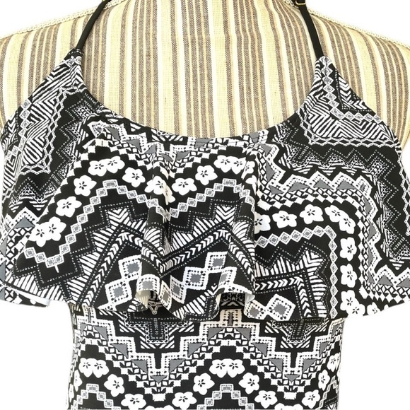 Arizona Jean, tankini top, size M, macrame details, shelf bra with side bonning - Picture 3 of 6